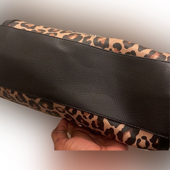 EUC Dana Buchman handbag - Picture 6 of 8